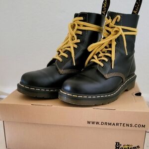 1460 Women's Smooth Leather Lace Up Boots